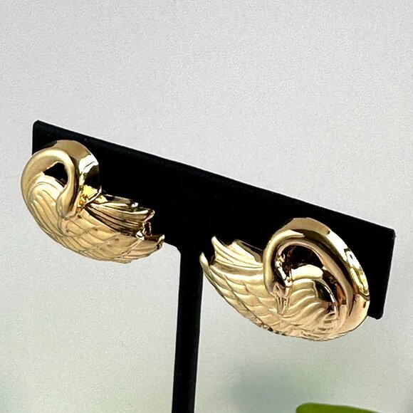 Vintage 1980s Avon Swan Clip-On Earrings Gold-Tone 1.5" Elegant Jewelry - Picture 3 of 8